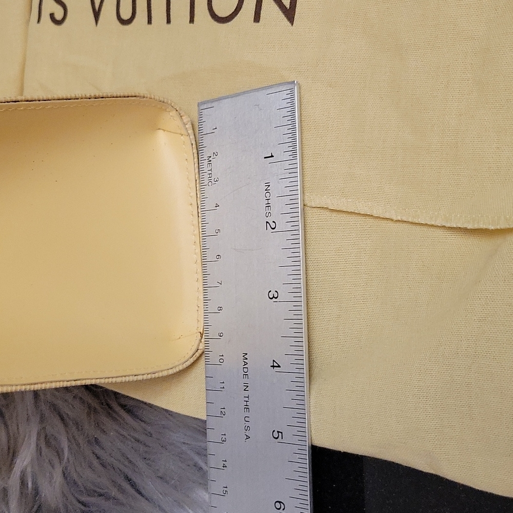 LV Epi Yellow handbag - Picture 10 of 17